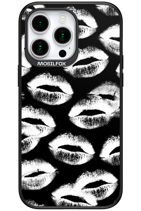 Ghost Kiss Black - Apple iPhone 15 Pro Max