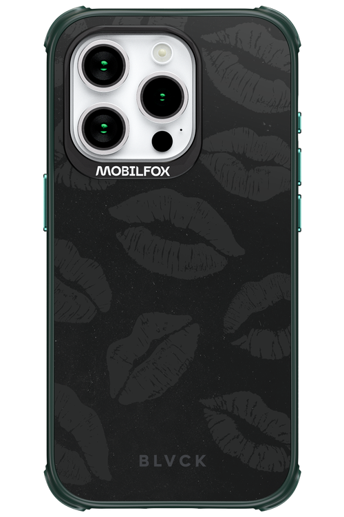 Dark Lips - Apple iPhone 15 Pro
